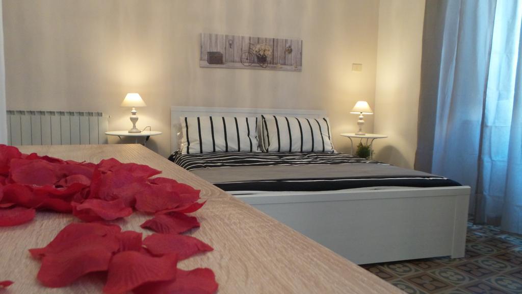Bb Essenze Bed & Breakfast Palermo Exterior foto